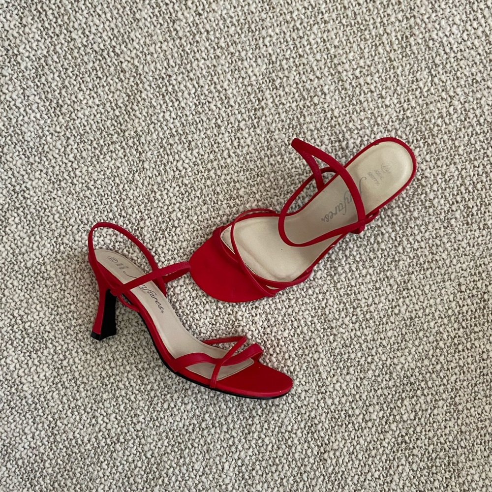 RED HEELS